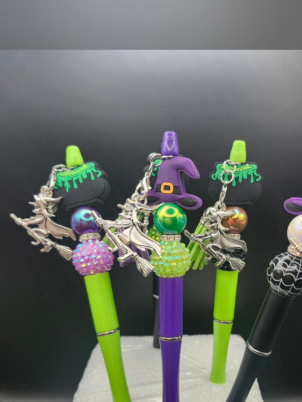 Halloween Witch Charm  Pen - Purple & Green (5 Pens Black Ink)🎃👻